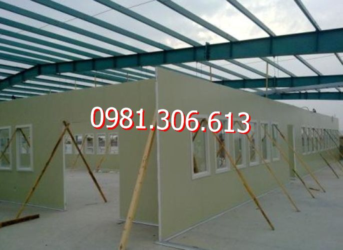 thi công vách ngăn tôn xốp